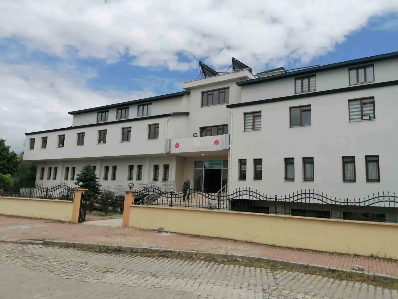 Çivril’de kanlı hesaplaşma: Komşular arasındaki silahlı kavgada 6 kişi cezaevine gönderildi