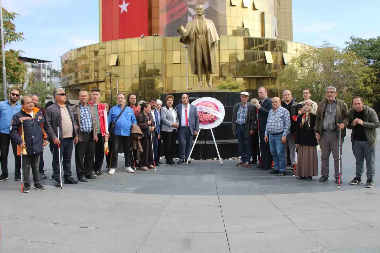 Beyaz bastonun özgürlük çağrısı: Aydın sokaklarında engeller kalksın