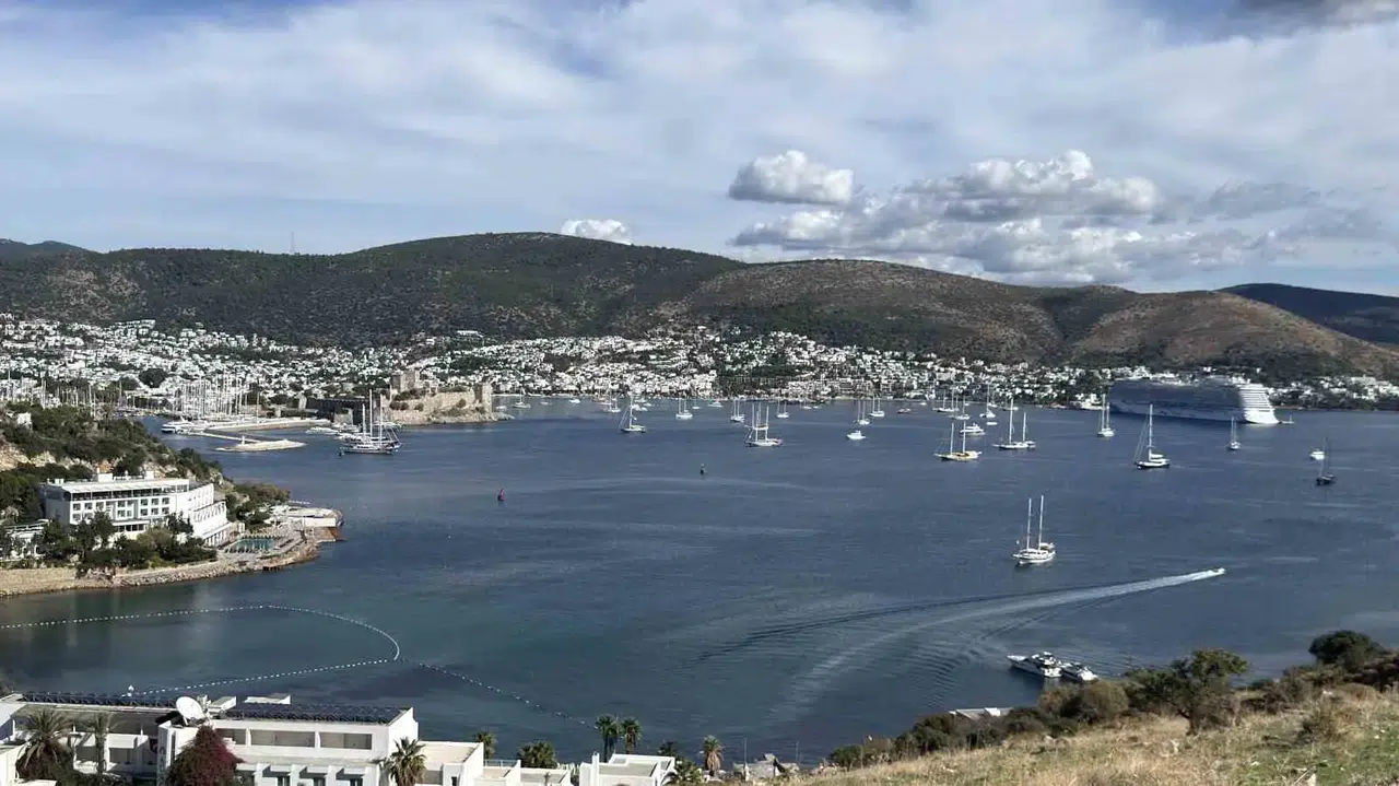 Bodrum'da sağanak bitti, yazdan kalma günler geri döndü