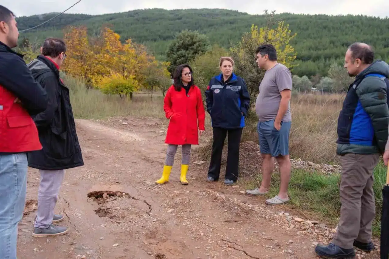 Menteşe'de yağış mesaisi: Başkan Köksal sahaya indi