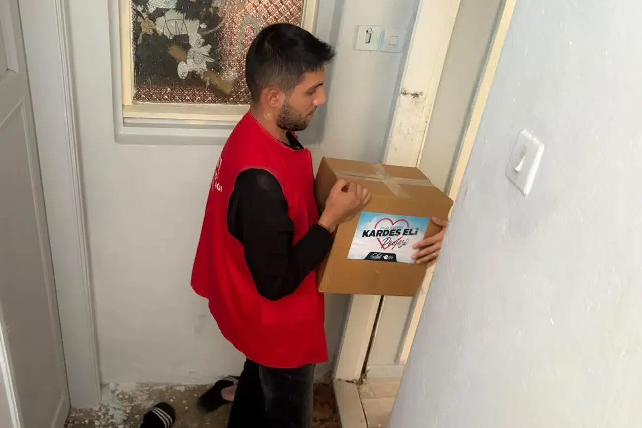 Efeler'de sofralar Kardeşeli ile şenleniyor: Başkan Yetişkin'den tam destek