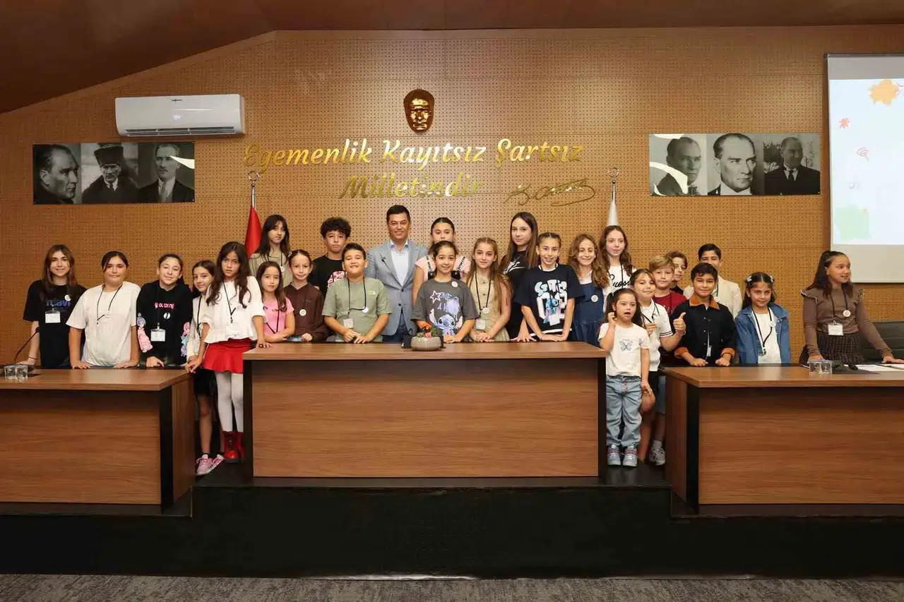 Marmaris’te yönetim koltuğuna çocuklar oturdu: Geleceğin projeleri şekilleniyor