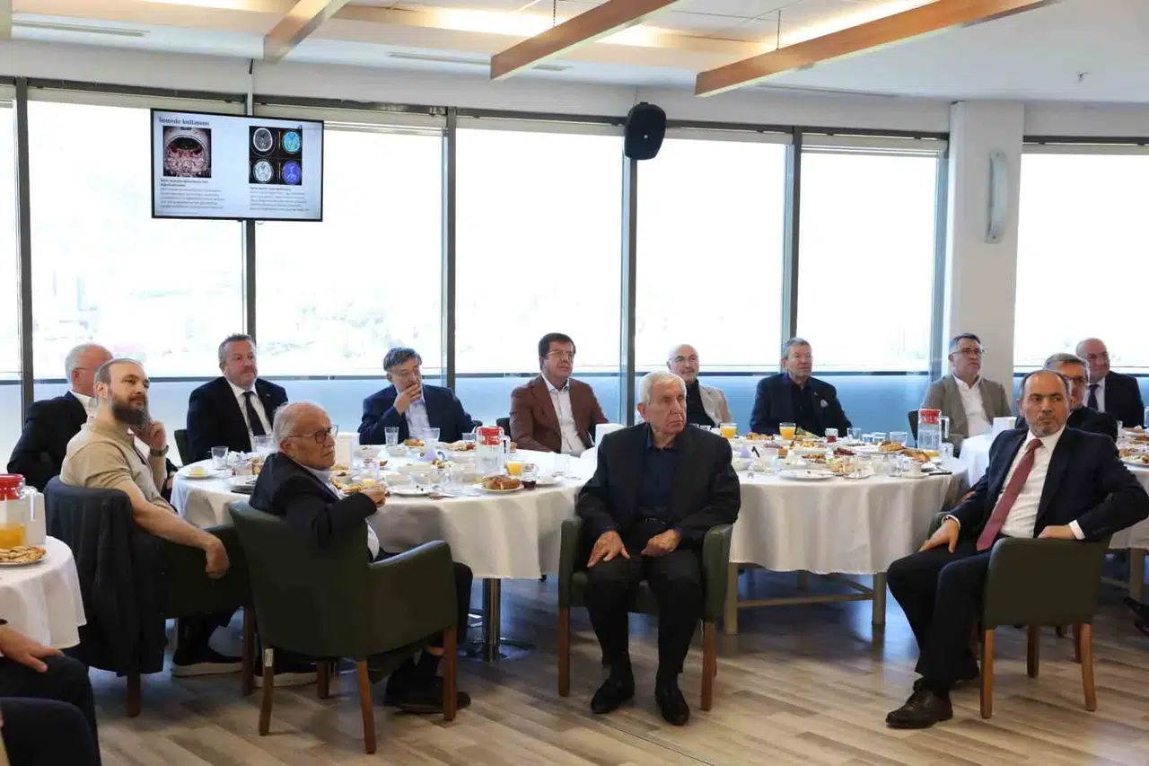 Denizli sanayicisinden sağlıkta teknoloji hamlesi: Türkiye’nin ilk sanal anjiyo cihazı hizmette