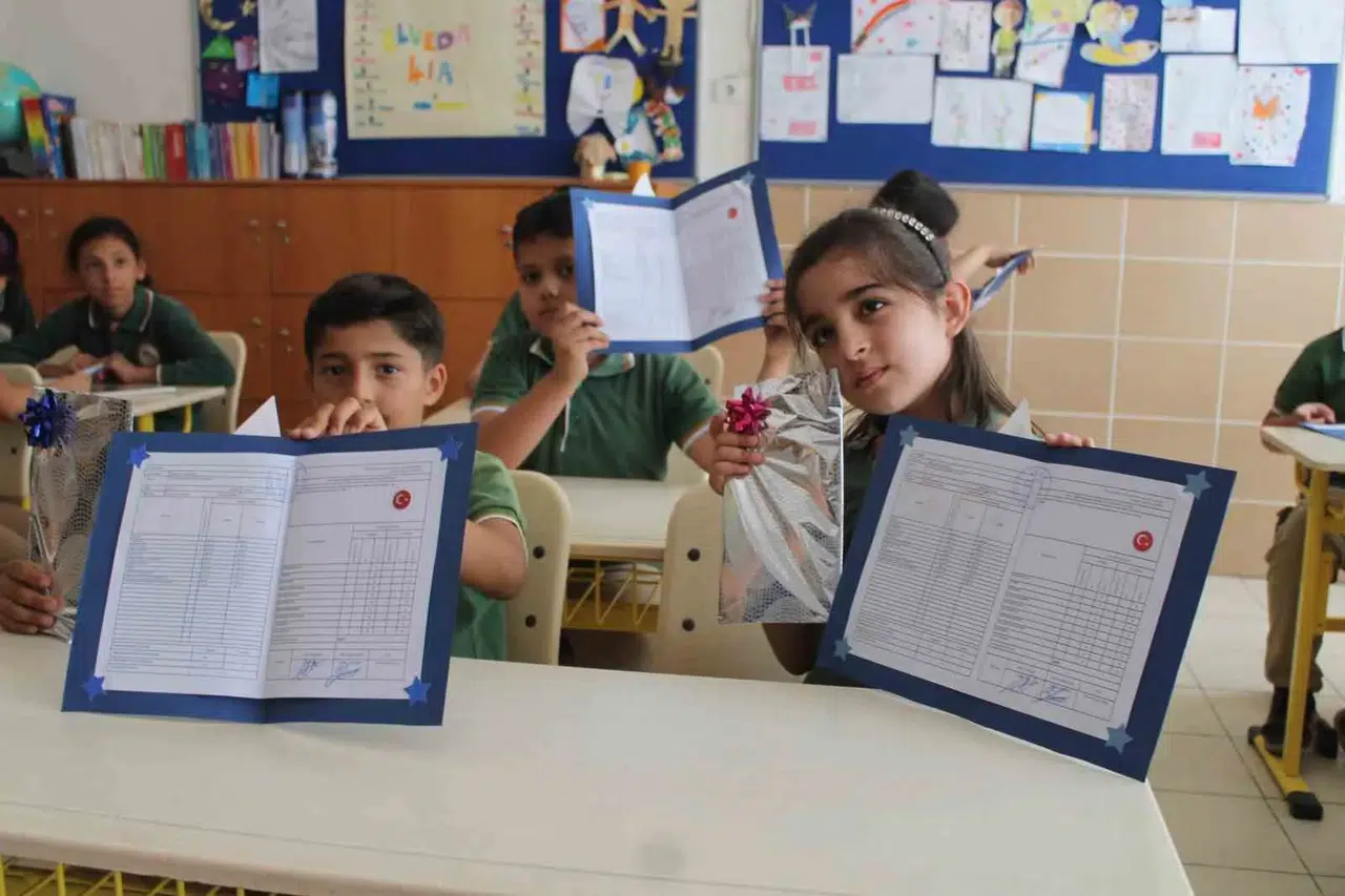 Aydın eğitim istatistiklerinde düşüş sinyali: Kadınlar akademik yolda daha uzun süre kalıyor