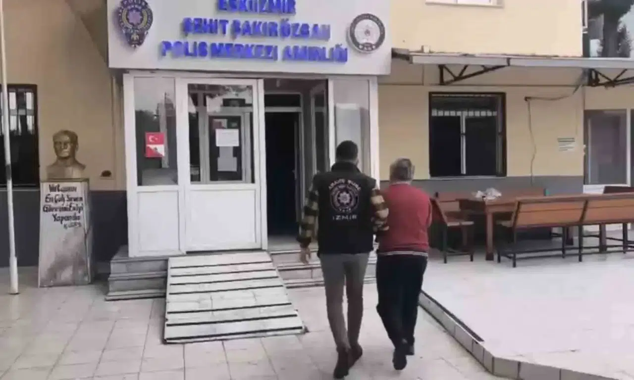 İzmir'de suç dünyasına ağır darbe: 158 polisle 74 adrese şafak baskını