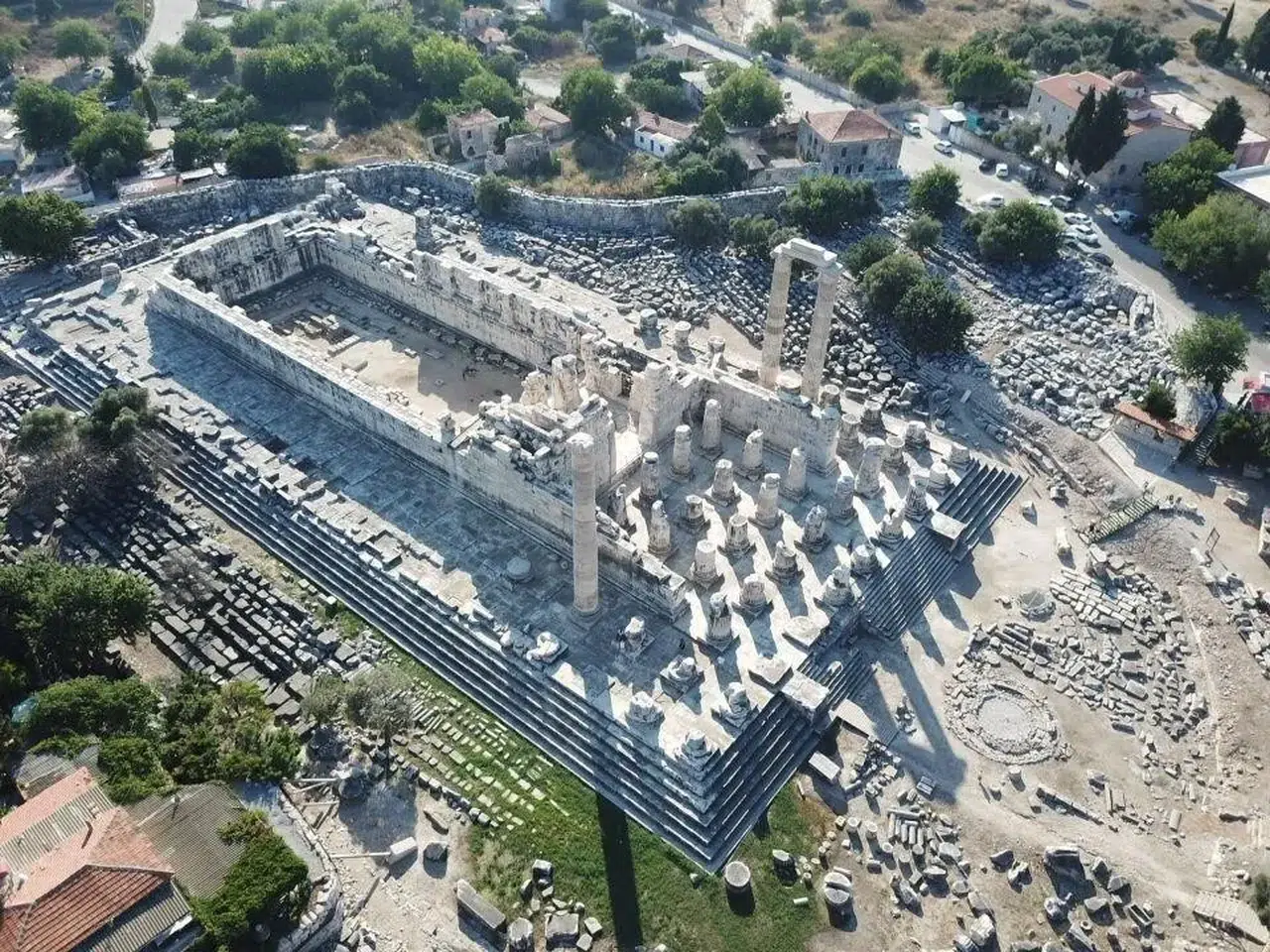 Apollon Tapınağı’nda gece mesaisi: Tarih meraklıları antik kente akın etti
