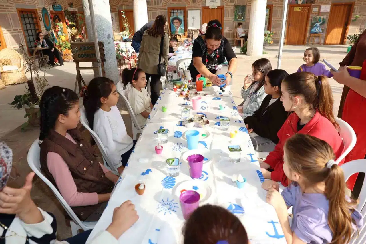 Minik ellerden dev eserler: Kurşunlu Han’da sanat rüzgarı esti