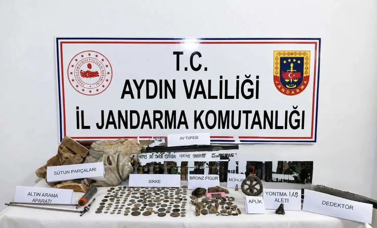Karacasu'da jandarmadan tarihi eser baskını: Adeta özel bir koleksiyon kurmuşlar