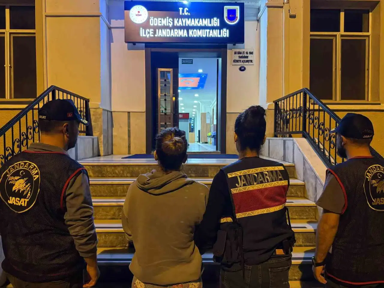 Mutfaktaki gizli bölme bile onu kurtaramadı: 23 yıllık hapis cezasıyla aranıyordu