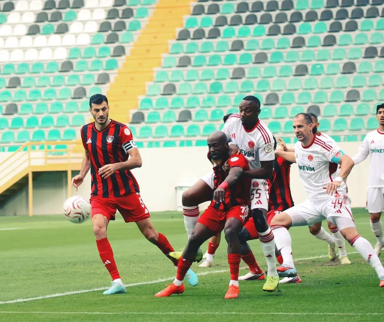 Akhisar deplasmanında Ümraniyespor rüzgarı: Vanspor FK puan çıkaramadı