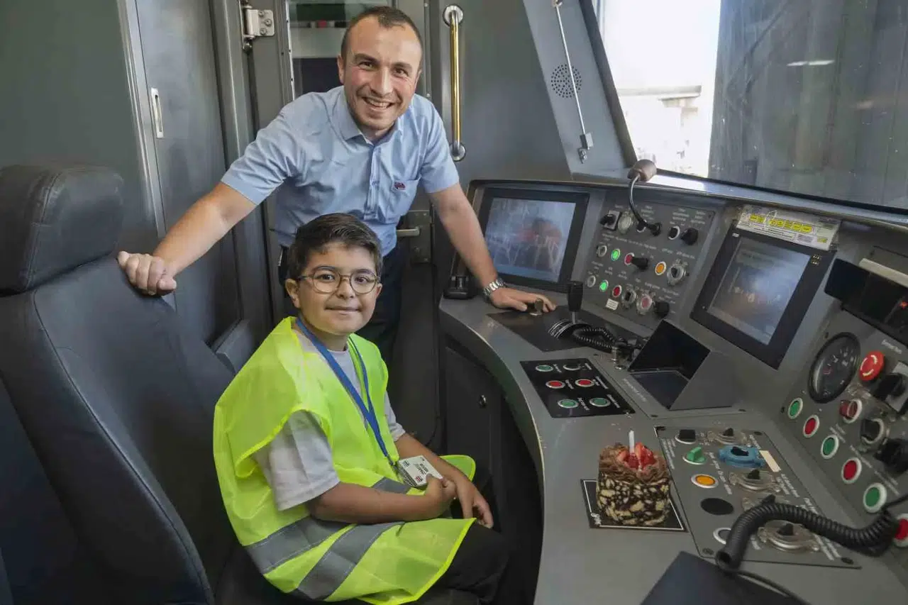 Minik Emirhan'ın metro tutkusu doğum gününde gerçeğe dönüştü