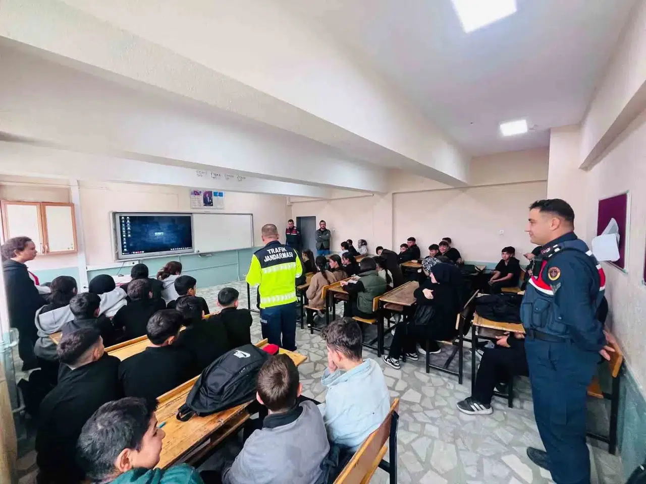 Minik öğrencilere trafik dersi: Kocaöz’de dedektiflik dönemi başladı