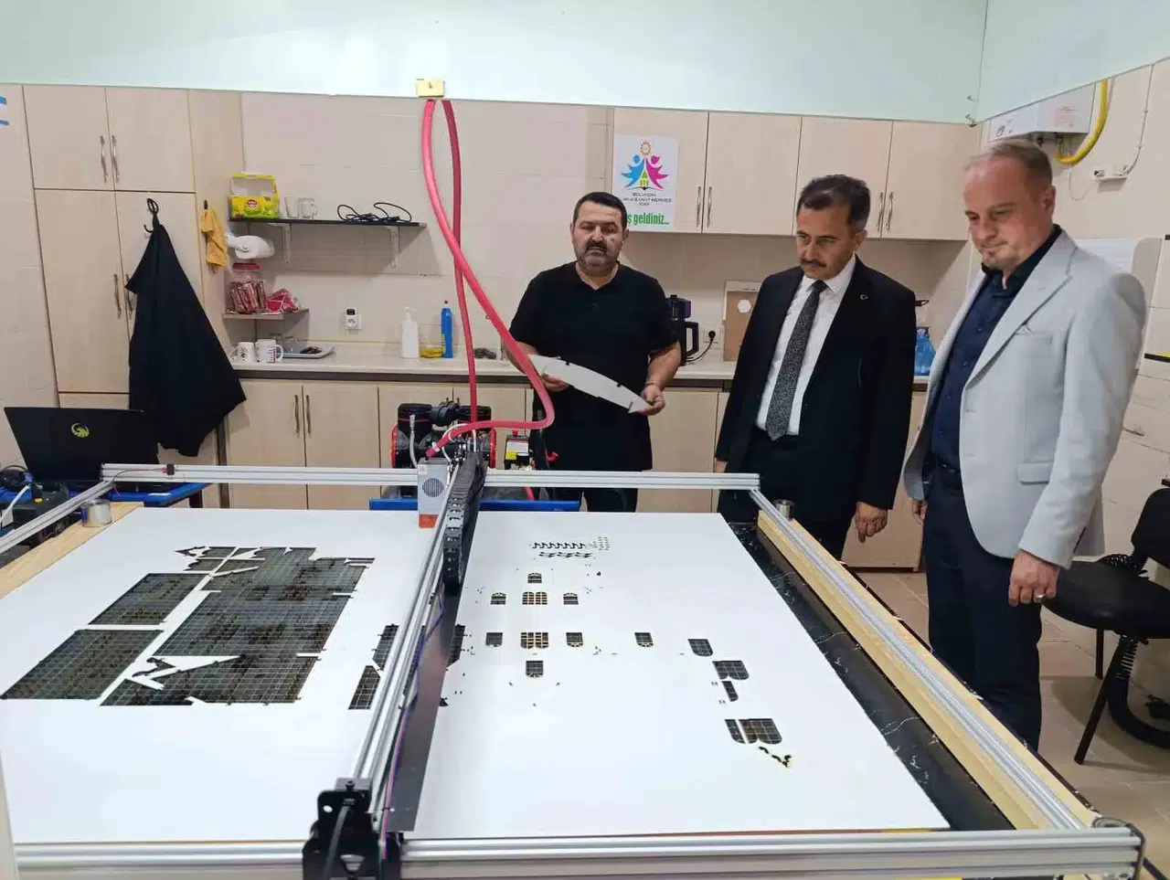 Bolvadin’in genç mucitleri gökyüzüne kanat açıyor: Millî gururlar sınıflara taşındı