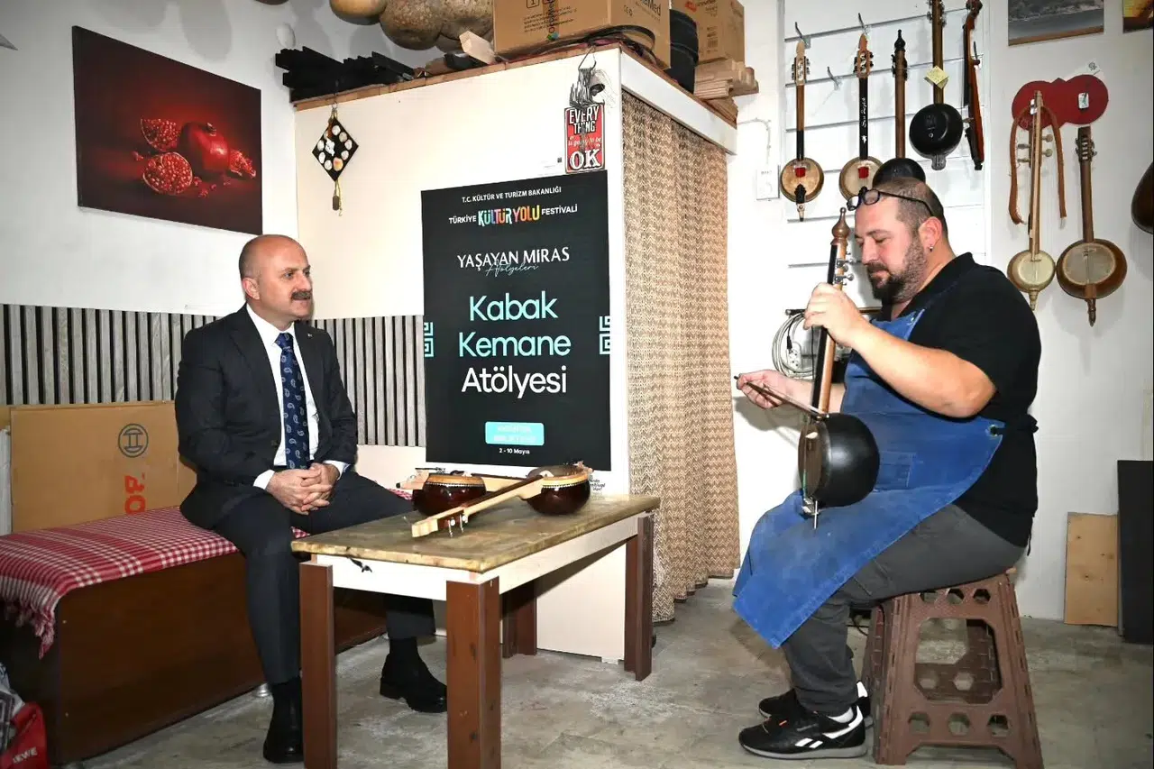 Aydın’da unutulmaya yüz tutmuş sanatın ustasına yakın markaj: Vali Varol atölyeye konuk oldu