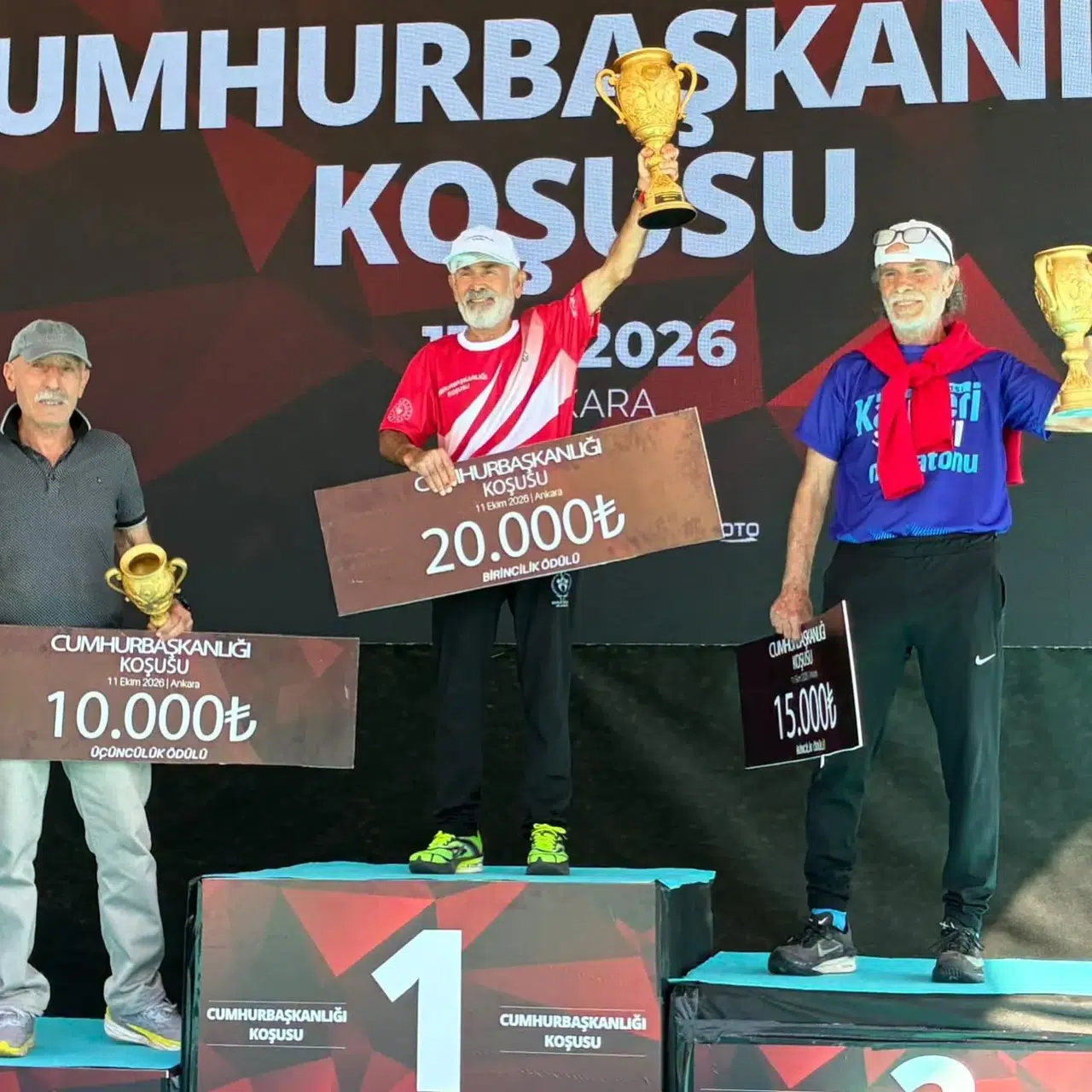 75 yaşında rekor tempo: Saffet Acar maraton pistlerinin tozunu attırdı
