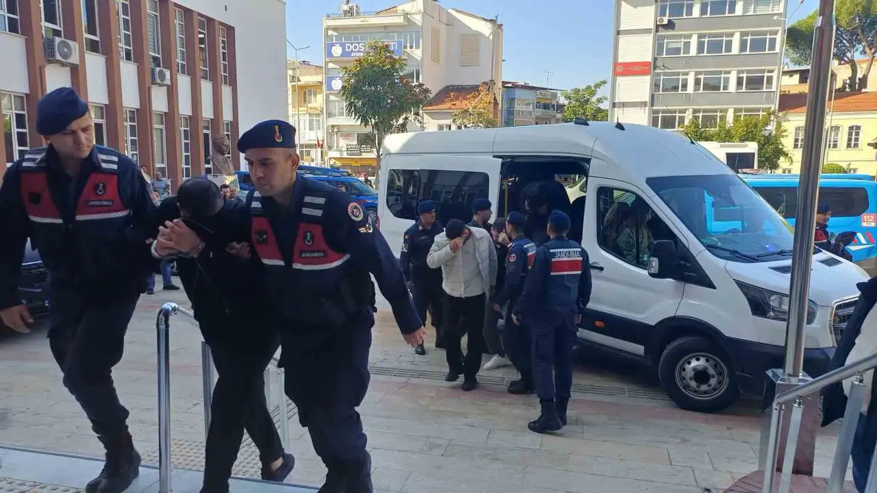 Aydın'da zehir tacirlerine yönelik dev operasyon: 71 gözaltıdan 3'ü cezaevini boyladı