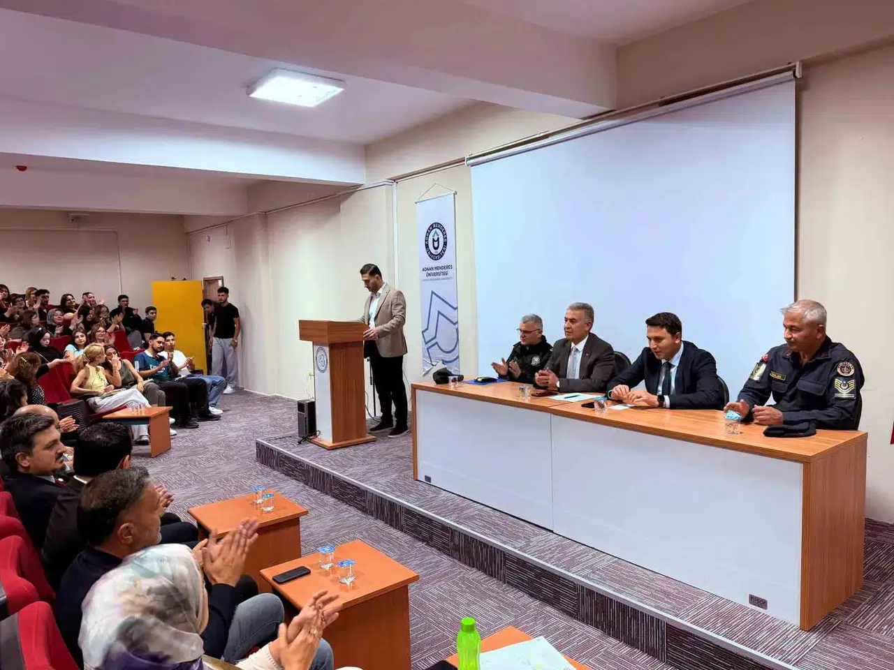 Geleceğin yöneticileri Buharkent’te buluştu: Gençlerden yerel yönetimlere yakın markaj