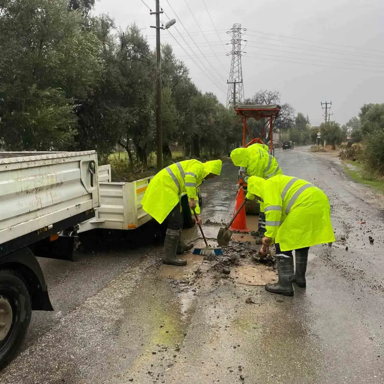 Muğla’da sağanak mesaisi: Ekipler 13 ilçede sahaya indi