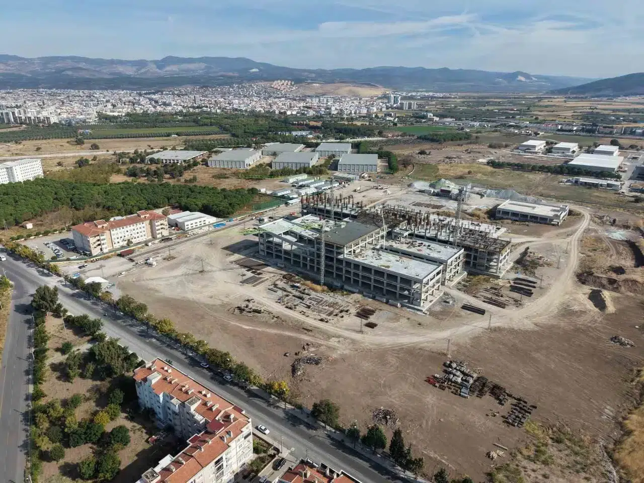Akhisar’da dev sağlık yatırımı: Eski fabrikanın yerinde modern şifa merkezi yükseliyor