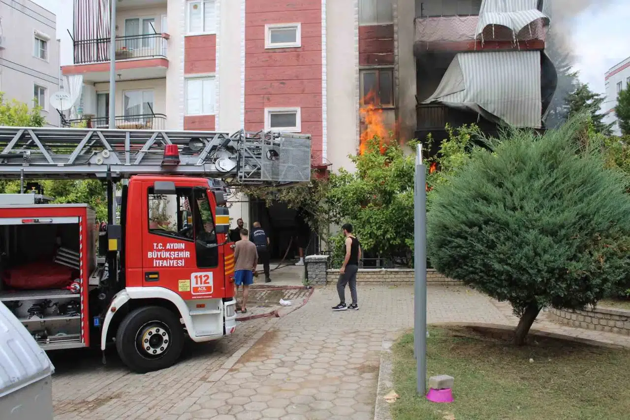 Efeler'de evleri küle dönen aile için umut ışığı: Muhtardan acil destek çağrısı