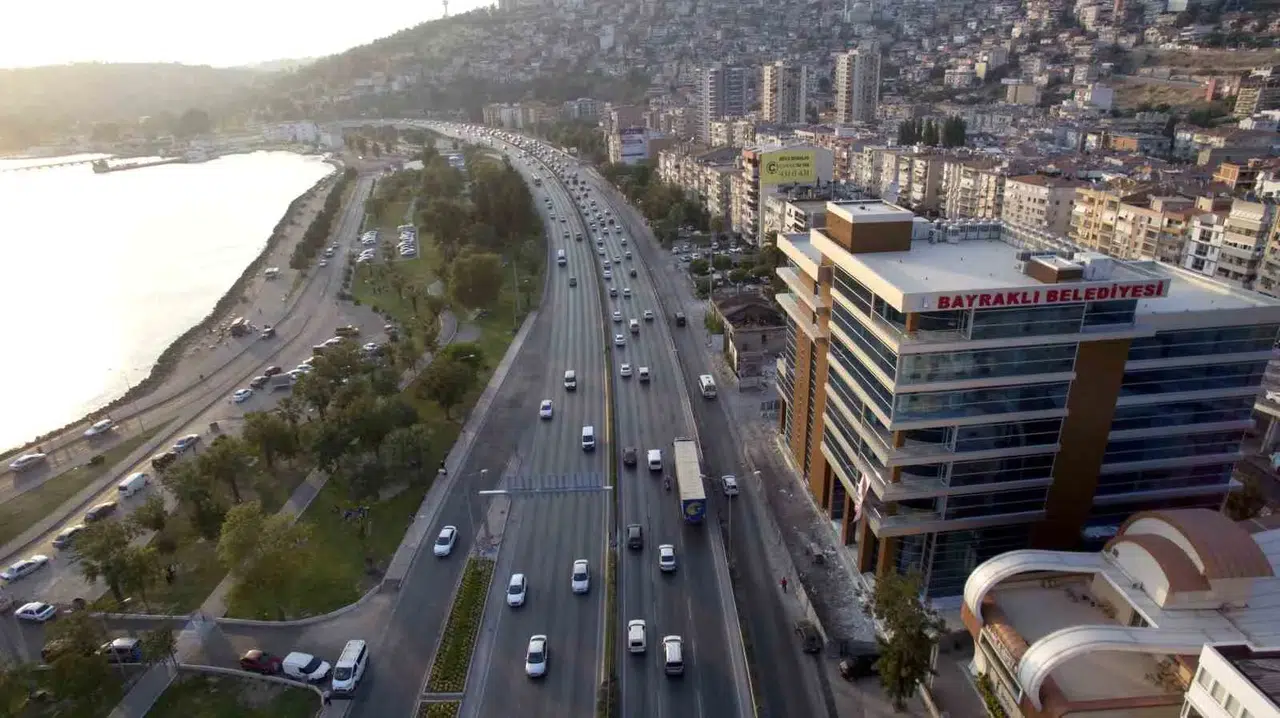 Bayraklı Belediyesi’nde dev operasyon: Milyonluk vurgunun izi aile hesaplarına kadar uzandı