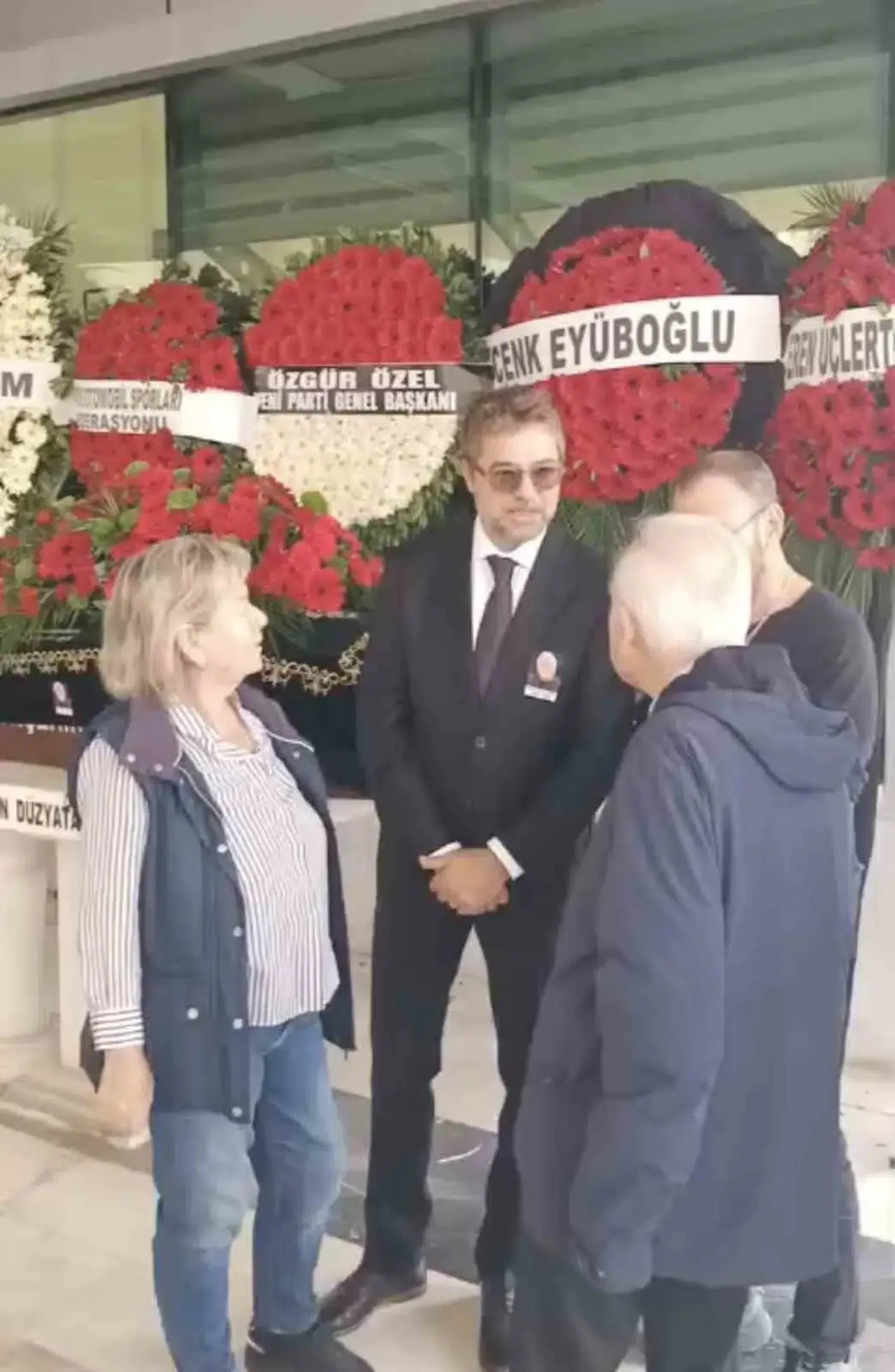 Engin Altan Düzyatan acı gününde: Babasını İzmir’de uğurladı