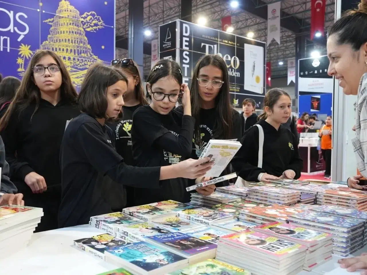 Denizli’de edebiyat rüzgarı: Kitap tutkunları fuara akın etti