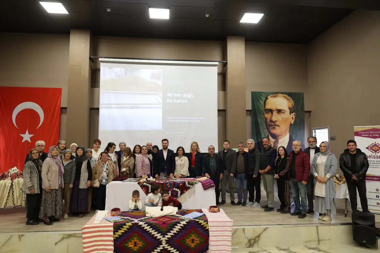 Tavas’ın yaşayan hazineleri UNESCO gününde vitrine çıktı: Ustaların ellerinden dökülen sanat
