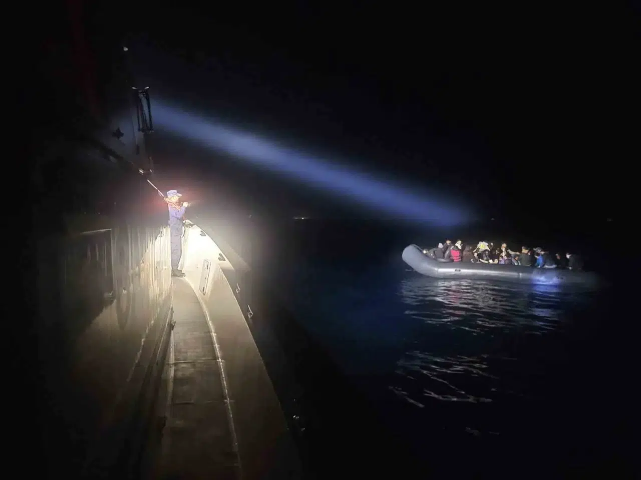 Didim açıklarında umuda yolculuk yarıda kaldı: 40 göçmen yakalandı