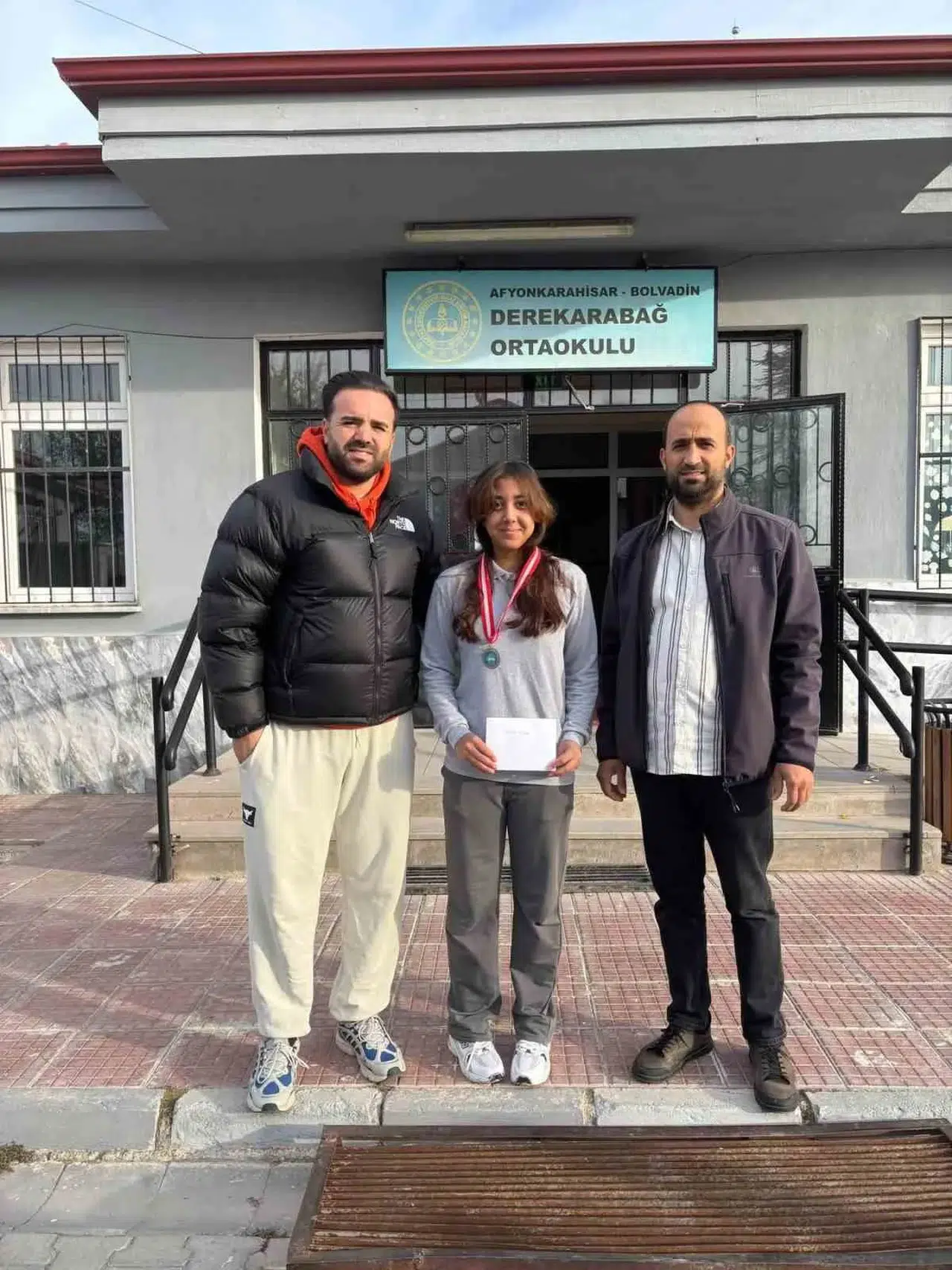Bolvadin’in yeni yıldızı pistlerin tozunu attırdı: Tuana Günyaz zirvede