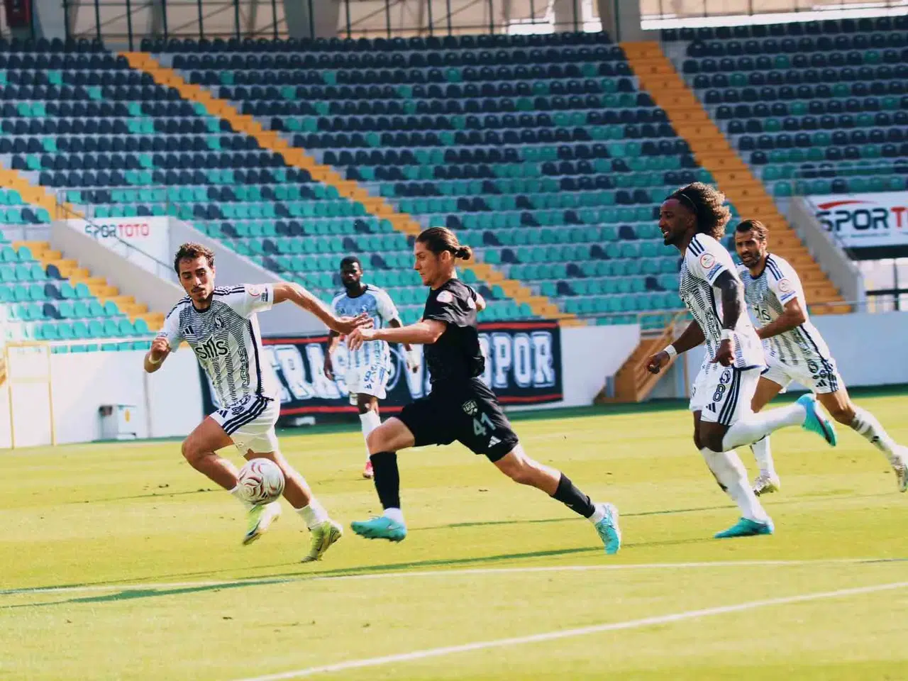Vanspor FK son dakikada güldü: Sarıyer deplasmanda yıkıldı