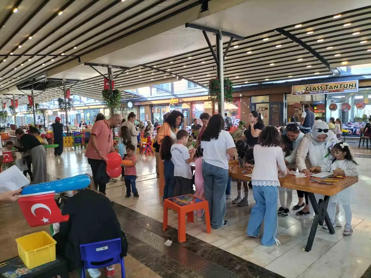 Köyceğizli minikler Cumhuriyet coşkusunu sanatla kutladı