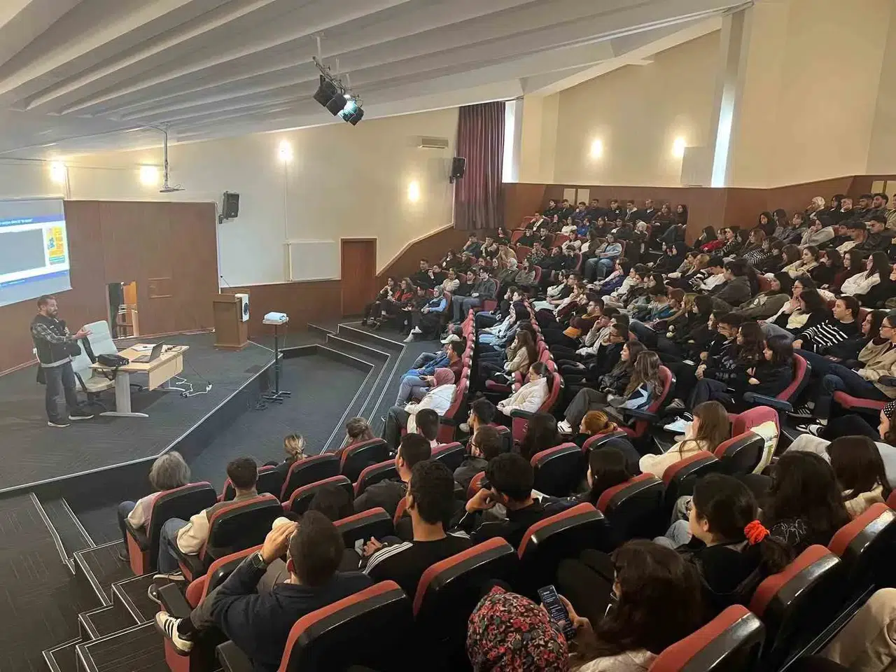 Afyon'da gençlere 'bağımlılığa karşı kalkan' eğitimi: Emniyetten kritik uyarılar