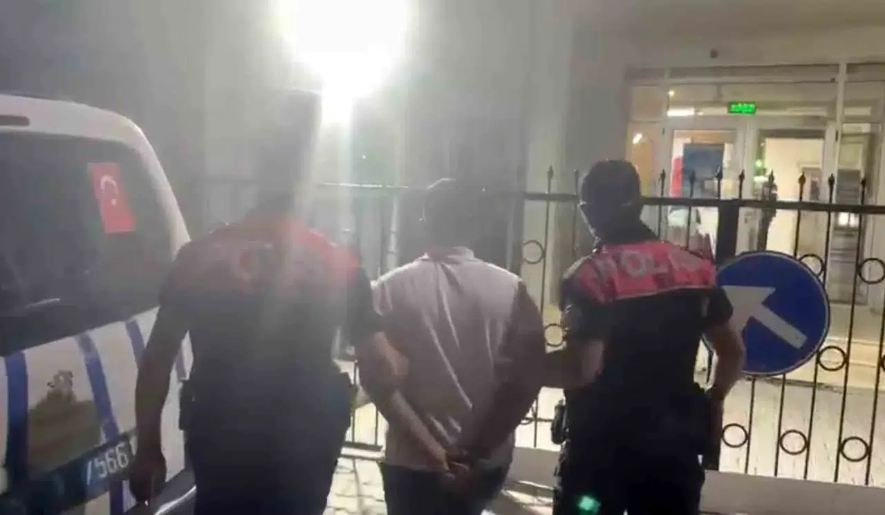 İzmir sokaklarında Yunus timlerine yakalandı: 14 yıllık hapis cezası vardı
