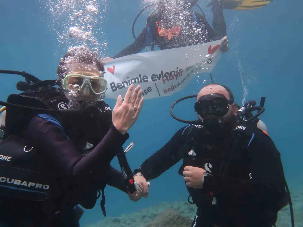 Fethiye'nin mavi sularında unutulmaz imza: 5 metre derinlikte evet dedi