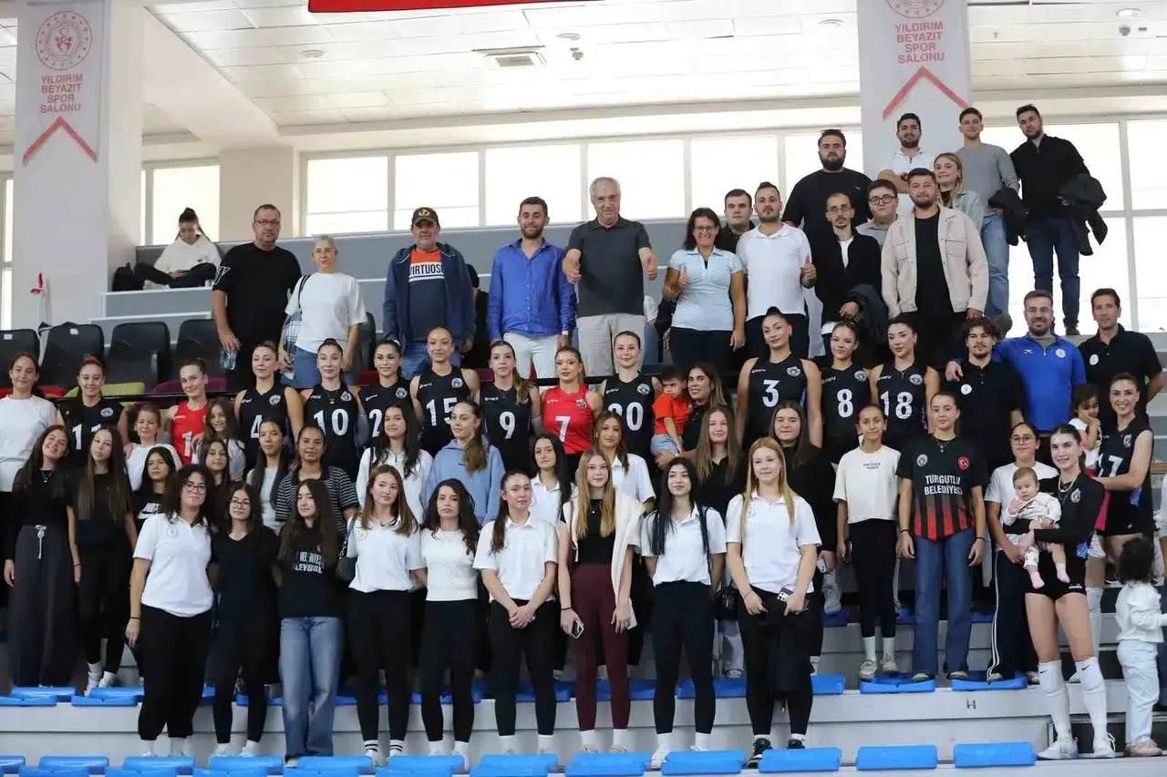 Turgutlu’nun Sultanları parkede fırtına gibi esti: Sezona set vermeden giriş