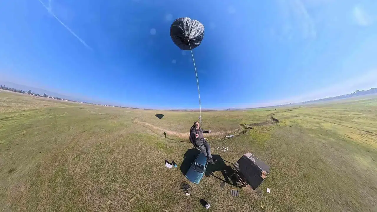 Afyonlu mucidin sıra dışı gökyüzü hayali: Çöp poşetlerinden uçan balon yaptı