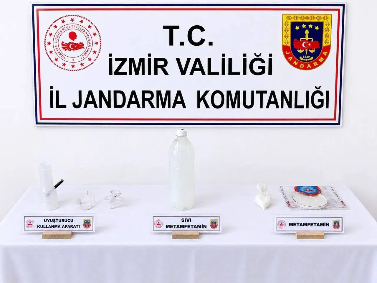 Torbalı’da zehir tacirlerine jandarma darbesi: Sıvı metamfetamin ele geçirildi