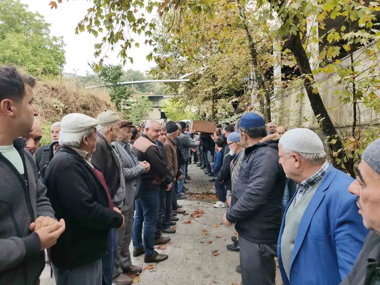 Yürekleri yakan veda: Hafızlık öğrencisi Hamza son yolculuğuna uğurlandı