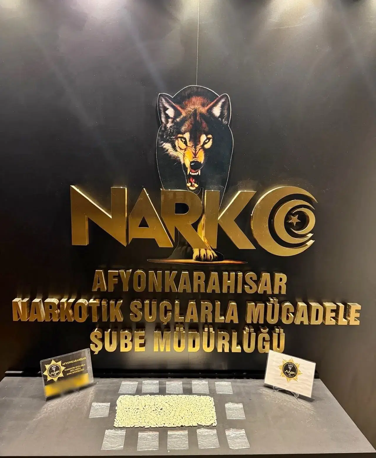 Afyonkarahisar'da zehir tacirlerine narkotik darbesi: 663 adet hap ele geçirildi