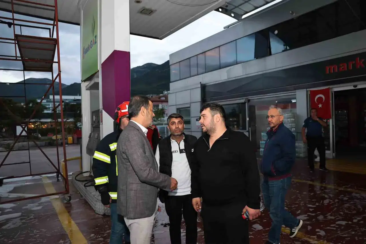 Denizli'de korkutan yangın sonrası Başkan Çavuşoğlu'ndan destek ziyareti