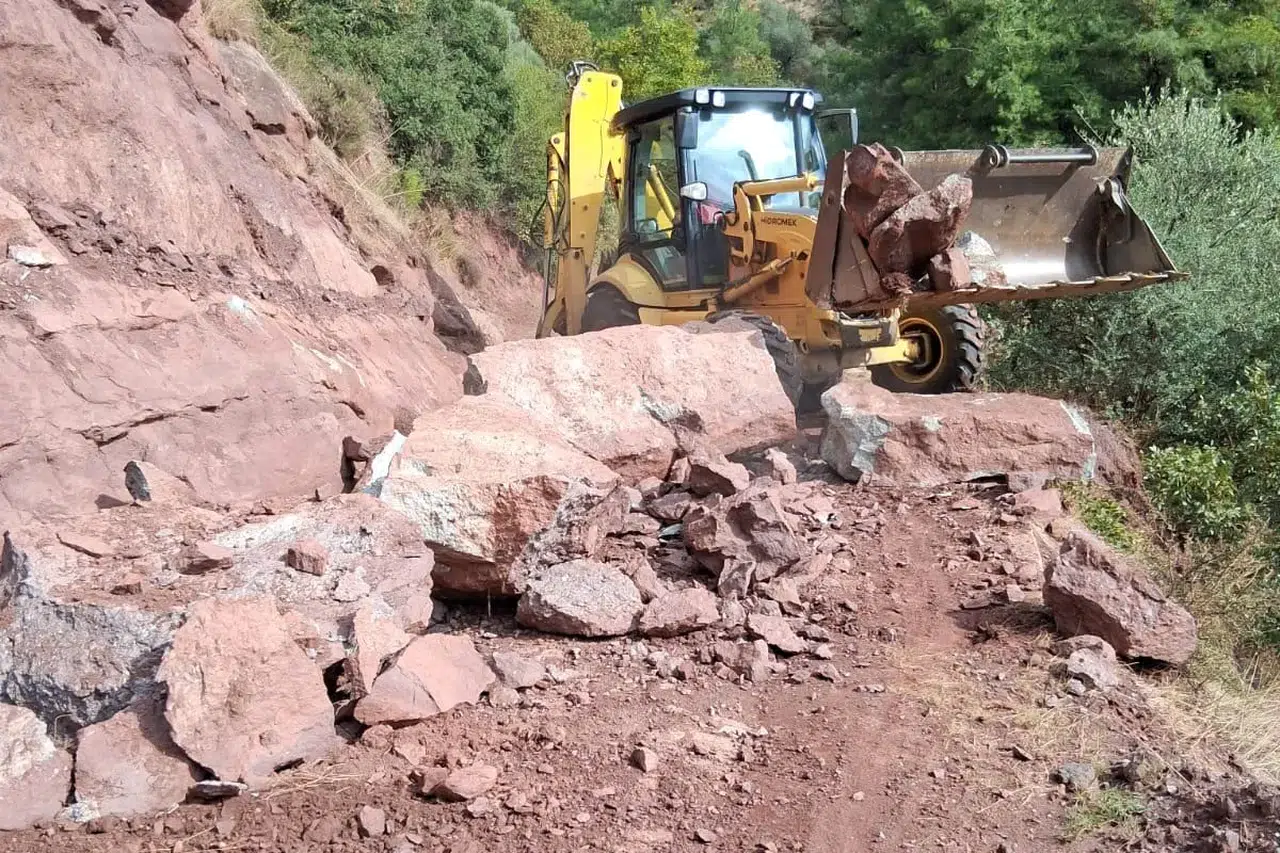 Efeler'de yağışın izleri silindi: Kapanan yollar trafiğe açıldı