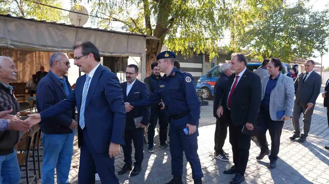 Salihli'de saha mesaisi: Kaymakam Güldoğan mahallelerin nabzını tuttu