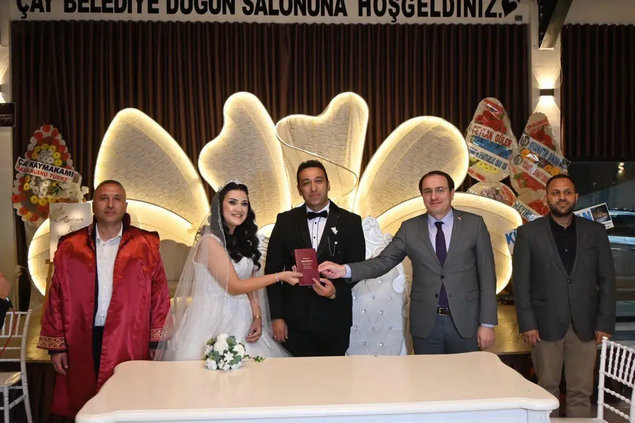 Kaymakam Türker’den mesai arkadaşlarına anlamlı jest: Nikah masasında şahitlik yaptı