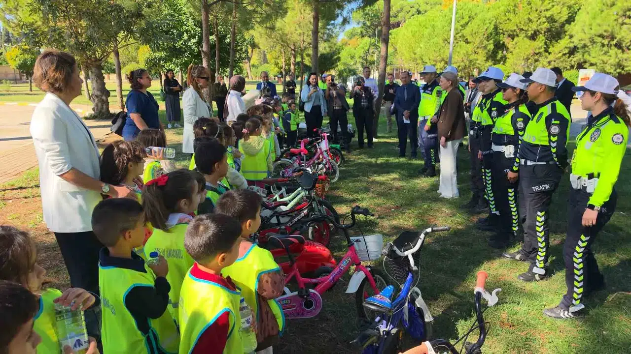 Nazilli’de trafik eğitimi şölene dönüştü: Minikler hem öğrendi hem eğlendi