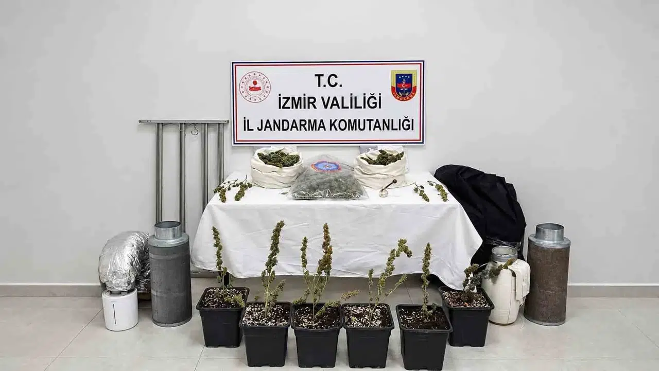 Karabağlar’da evini seraya çevirmiş: 5 kilogramdan fazla uyuşturucuyla yakalandı
