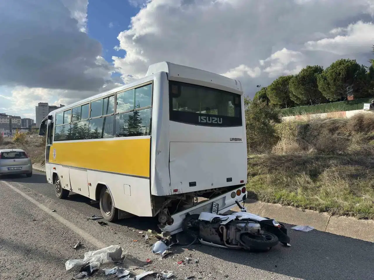 Uşak’ta acı kaza: Motosikletli gençler otobüsle çarpıştı, bir can kaybı yaşandı