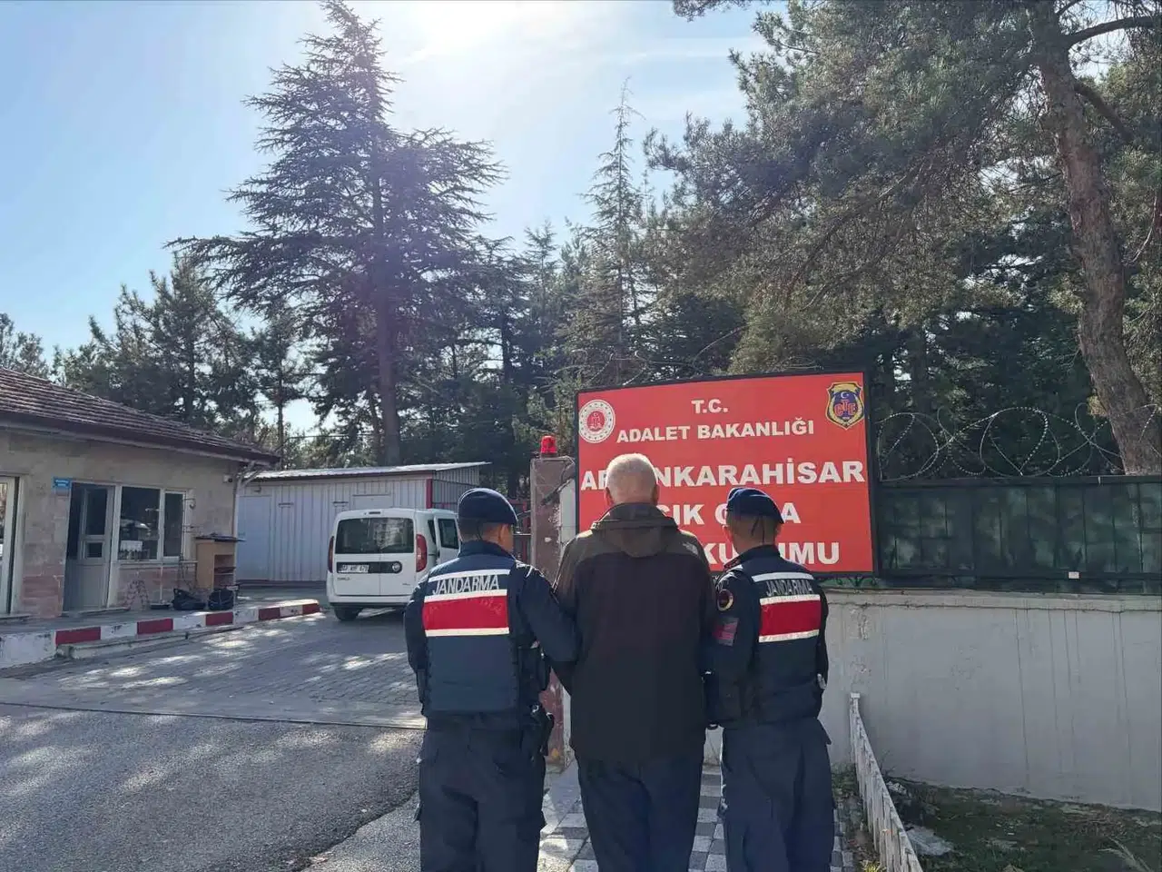 Afyonkarahisar'da suçlulara geçit yok: Bir haftada 66 gözaltı