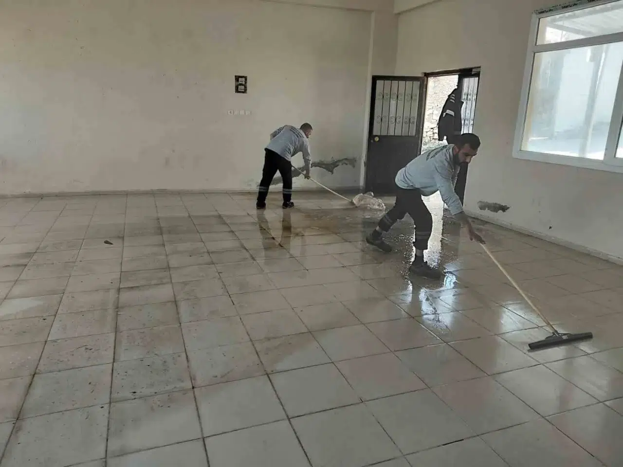 Şehzadeler’de ortak yaşam alanları yenileniyor: Kamu binaları pırıl pırıl oldu