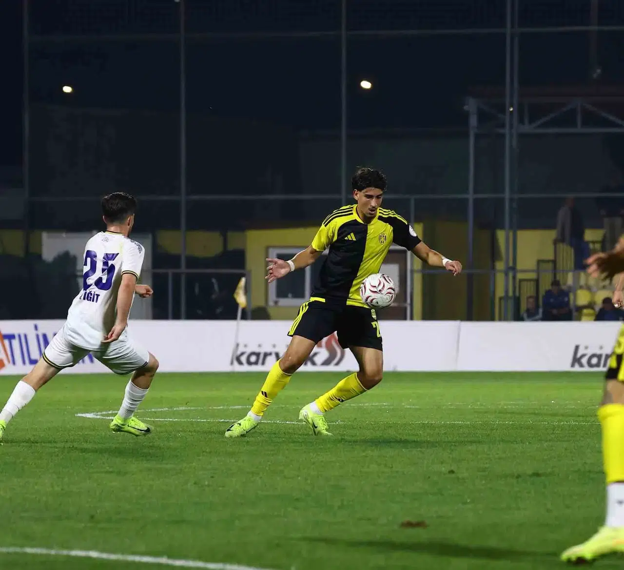 Aliağa FK evinde kazandı: Menemen FK 10 kişiyle direnemedi